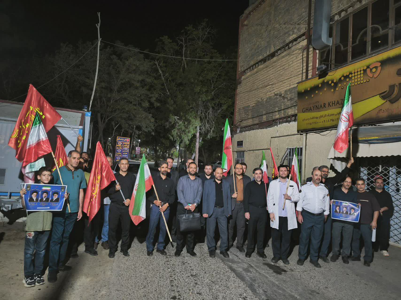 حضور حماسی کادر درمان بیمارستان امام حسین (ع) ملایر در تجدید میثاق با ولایت و حمایت از اقتدار نیروهای مسلح